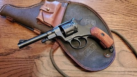 Nagant M1895 Revolver - Imgur (2).jpg