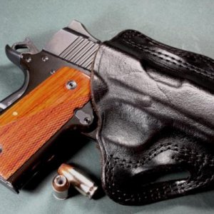 Kimber Ultra Carry with ultra thin grips in a Kramer scabbard holster
